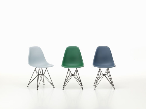 Eames Plastic Side Chair RE DSR par Vitra